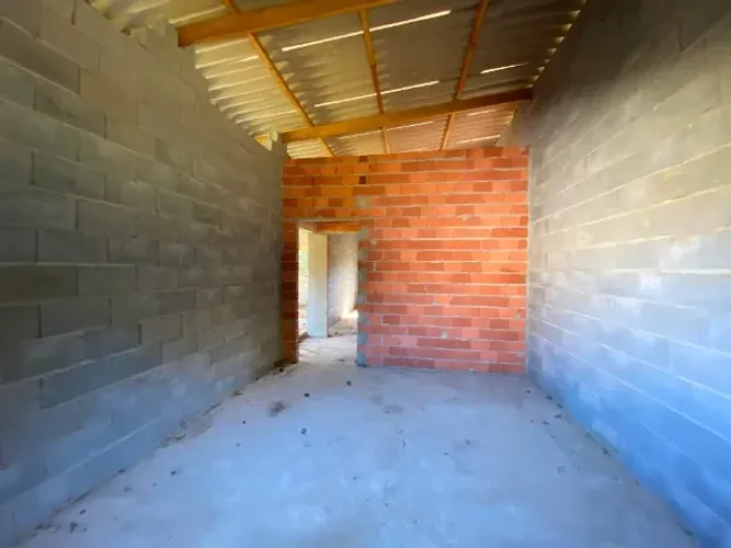 Sítio de 5,2 Hectares com Casa e Nascente