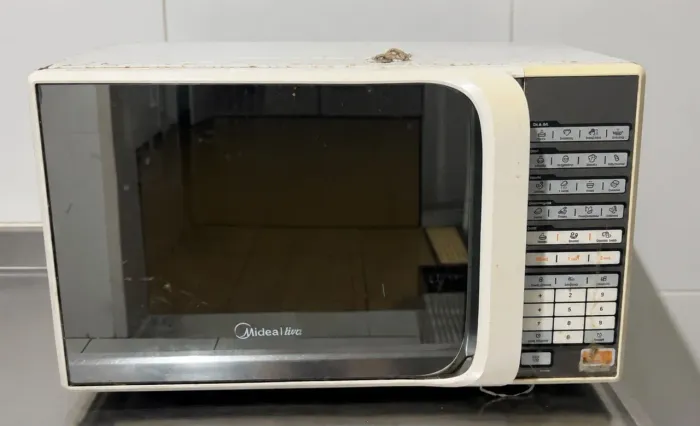 Micro-ondas Midea Liva 30L porta espelhada