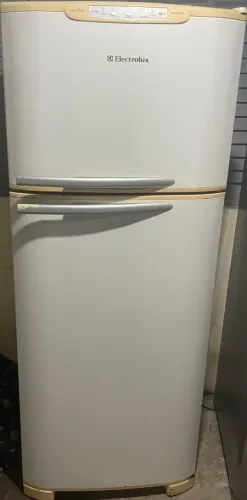 VENDO GELADEIRA ELECTROLUX 440LT FROST FREE 127v FUNCIONANDO 03 MESES DE GARANTIA
