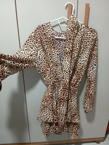 vestido macaquinho nunca usado comprei por 100 desapegando por 65 valor negociável