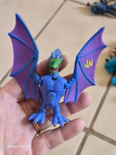 Boneco Playskool Heroes Jurassic World Chomp 'n Stomp Pterodactyl. 
