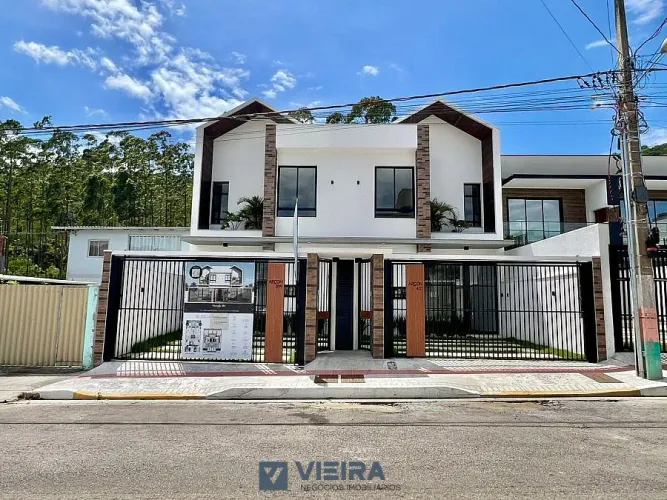 Sobrado a Venda no bairro São Francisco de Assis - Camboriú, SC