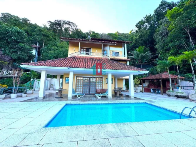Vargem Pequena | Casa de Condomínio 4 quartos, sendo 4 suites