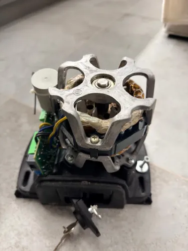 Motor Rossi para portão ou teto cobertura.