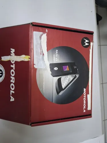Motorola V3 antigo. 