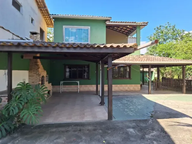 Casa Duplex em Córrego do Ouro (serra) com 3 quartos com suíte para Locação .