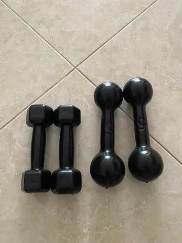 Halter 2 pares 5 e 3 kg os dois por 200,00