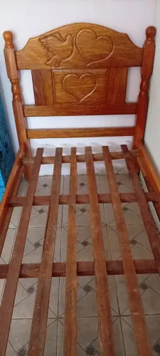 Cama solteiro de angelim