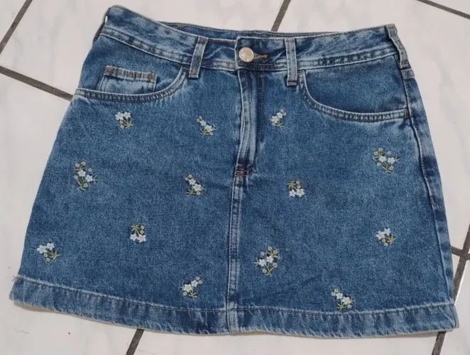 Saia sarja cintura alta<br>100% algodão <br>TAMANHO 40 <br>USADA UMA ÚNICA VEZ <br><br>R$70,00