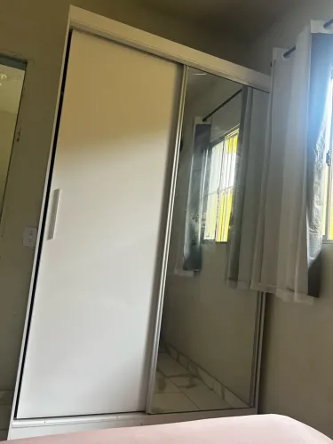 Guarda-roupa semi novo