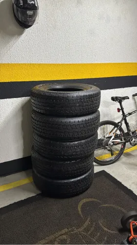 Pneus Bridgestone Dueler 255/70 R17 excelente estado