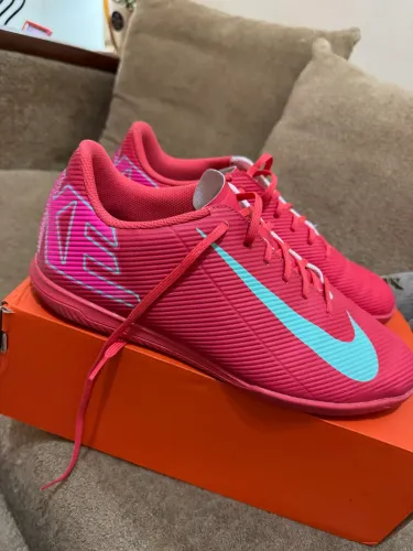 Chuteira futsal Nike mercurial