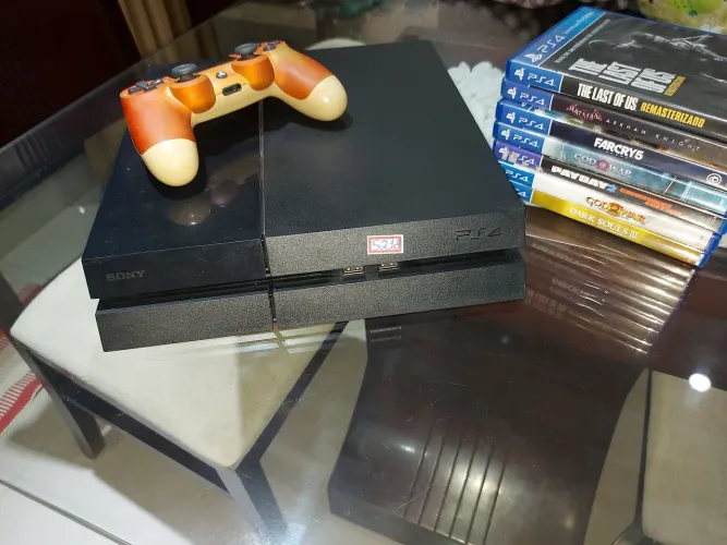 PS4 Fat com 1 controle e 7 jogos