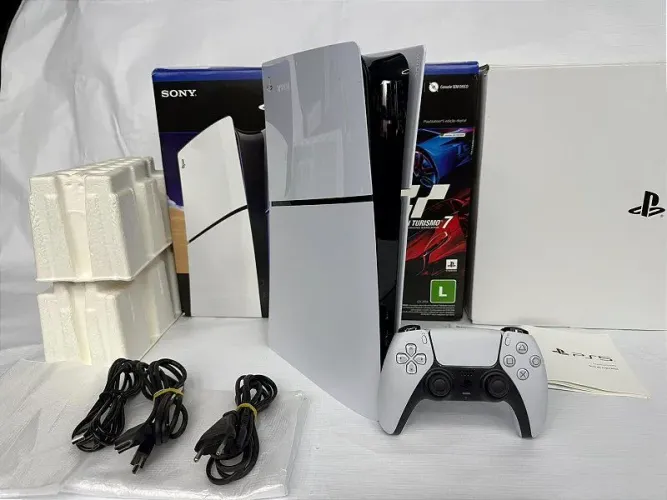 PS5 SLIM 1TB VERSÃO DIGITAL, JOGOS E CABOS, 3 MESES DE USO