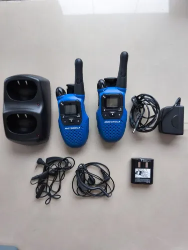 kit 2 rádios comunicadores motorola talkabout azul