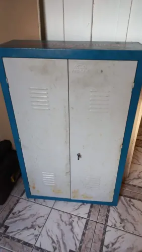 Armário de aço 2 portas para oficina Fercar com chave.