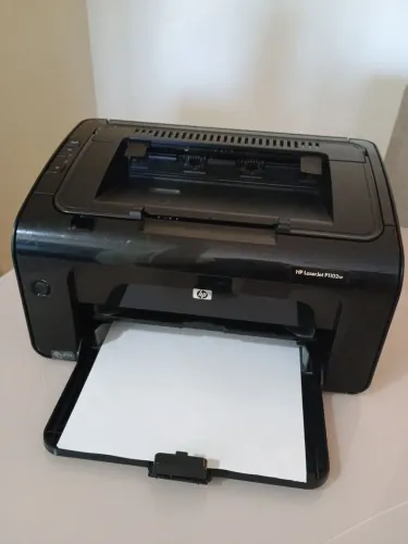 HP LaserJet P1102w