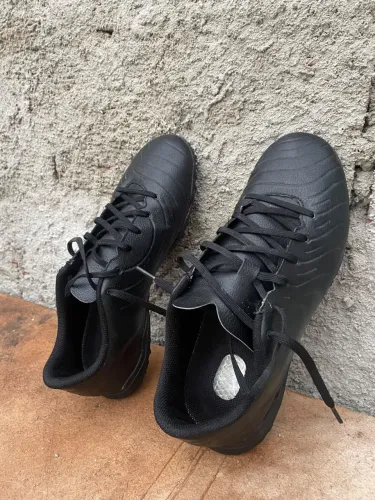 Chuteira Nike tempo