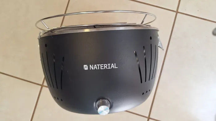 Churrasqueira a carvão para Naterial . Ótima para uso em apartamento pois nao faz fumaça. 