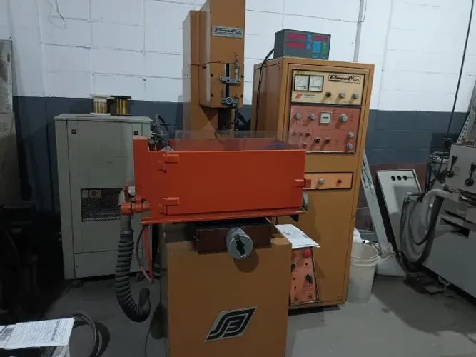 Eletroerosão por Penetração Engespark Precimax 25A