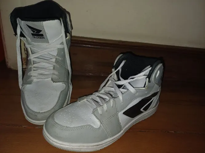 Tenis cano alto Oldsen branco/cinza/preto tam.39 seminovo 