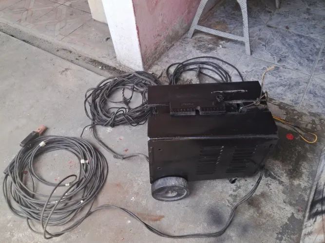 MAQUINA DE SOLDA ELETRICA 220/380 COM ROLDANAS