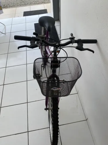 Bicicleta Aro 26 21 Marchas Feminino com Cesta Bella Cairu