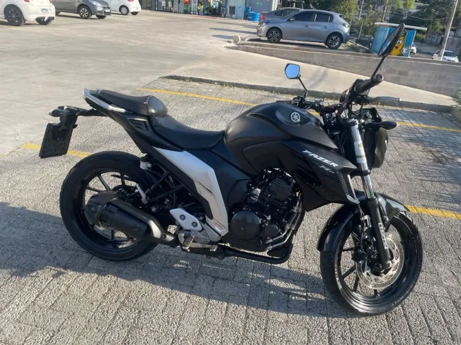 Fazer 250 Pantera Negra FZ25