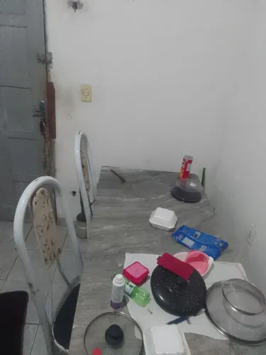 Mesa de marmori pra vender 3 cadeiras