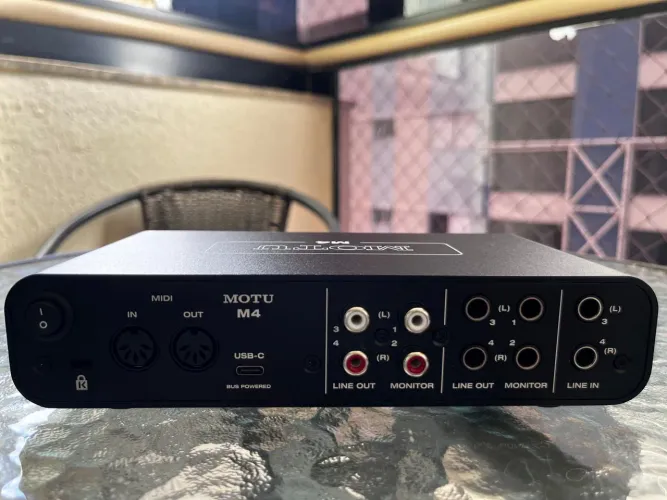 MOTU M4