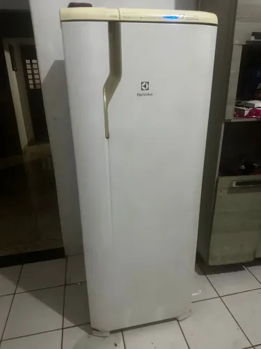 Geladeira electrolux RFE 39, 322 litros! (lê o anúncio todo!!!)