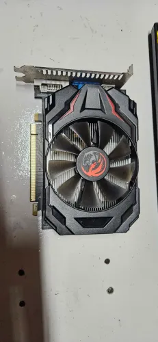 Placa de video R7 240 4GB