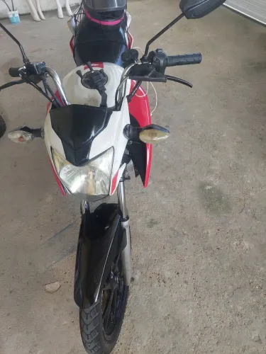 Motos