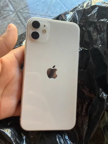 Vendo iPhone 11 128g na cor branca