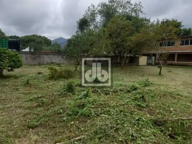 VENDA EXCELENTE SÍTIO COM 2 CASAS DE 2QUARTOS todo murado, árvores frutíferas e canil.