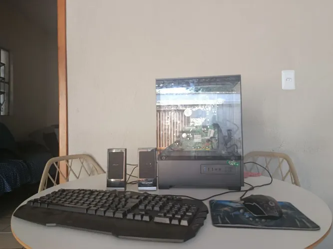 Pc sem ssd com i5 2400 com mouse teclado caixa de som mause pad placa mãe antiga 4gb ram