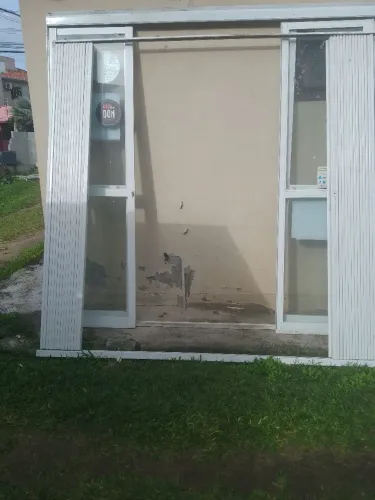 Porta de vidro e esteira de ferro 2,42...por 2,35
