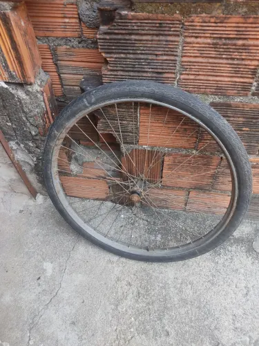 tô vendendo uma um aro com o peneu bom