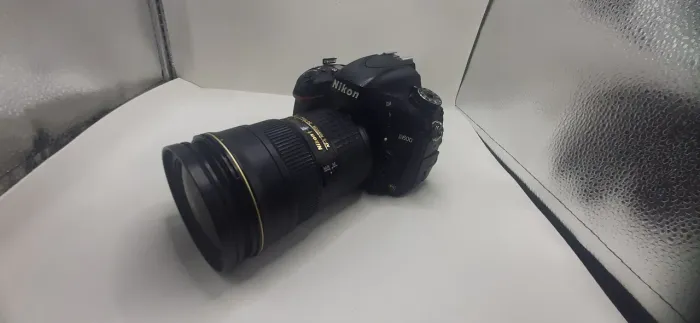 Máquina fotográfica D600
