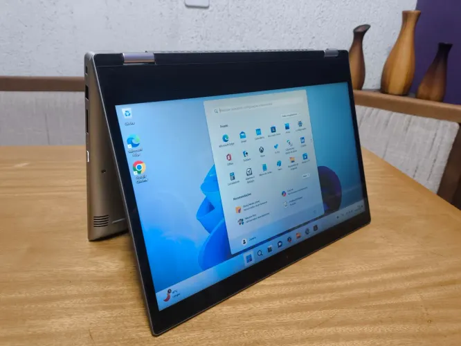 Notebook Lenovo i7 - 7th, tela touch screen, SSD, 8 GB de RAM, teclado retroiluminado