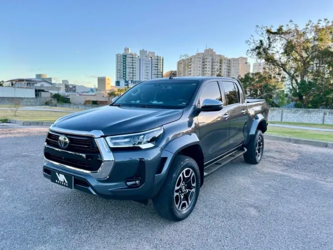 Toyota Hilux CD SR5 4X4 2.8 Diesel 2024