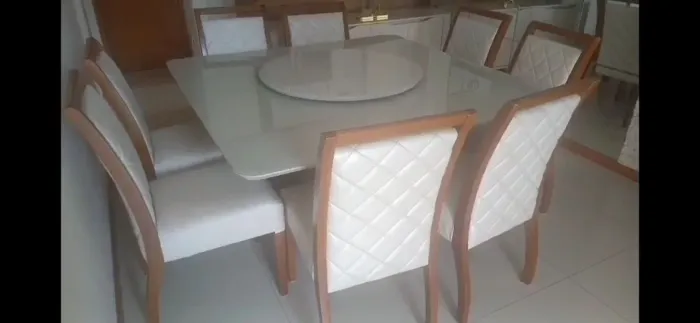 MESA QUADRADA COM 8 CADEIRAS 