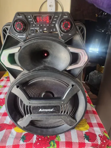 VENDO UM CAIXA DE SOM BEM CONSERVADO FUNCIONANDO PERFEITAMENTE 550 DE POTÊNCIA