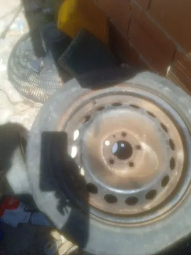 2 Rodas Aro 16 com pneu em bo estado. 5 furos padrão VW