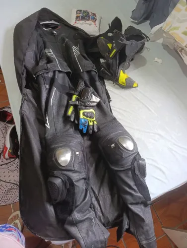 vendo ou troco por caiaque macacão Texx bota e luva 