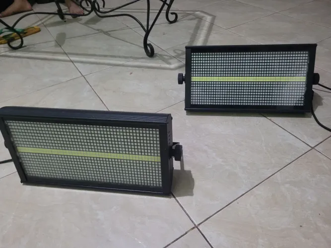 Vendo 2 Refletores Strobo LED Profissional LPG - R$ 450 cada