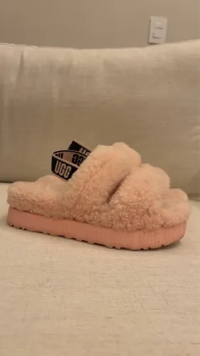 Sandália UGG Oh Fluffita Rosa
