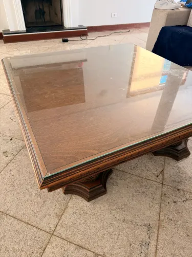 Mesa de Centro Clássica em Madeira com Tampo de Vidro