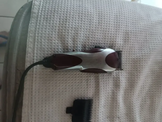 VENDO MÁQUINA DE CORTAR CABELO WAHL MAGIC CLIP