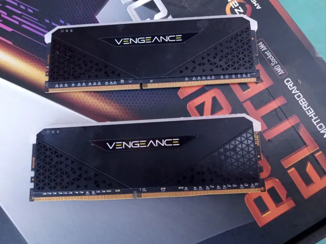 32Gbs de memória ram Corsair CL16 3200Ghz RGB